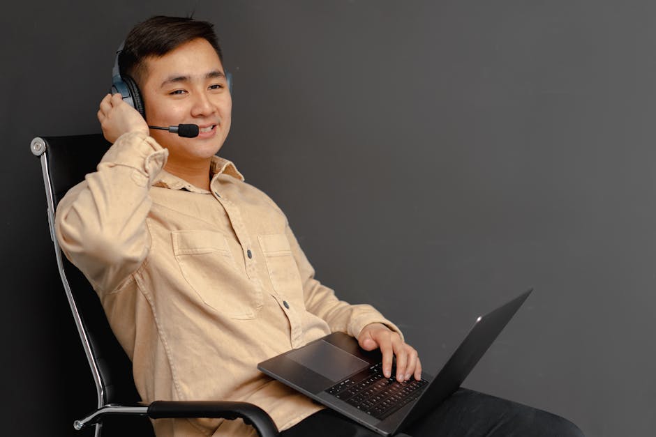 An illustration depicting a friendly phone conversation between a plumbing agent and a customer.